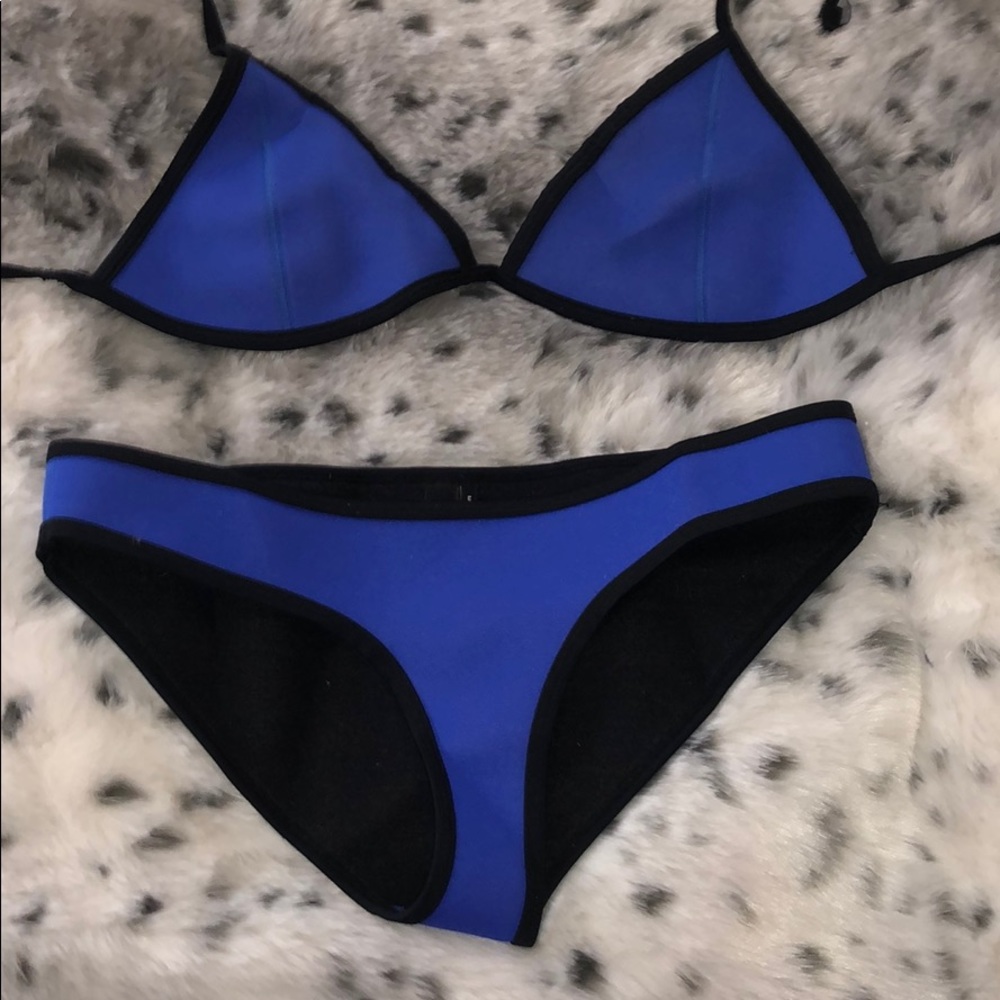 Triangl Bikini - image 1